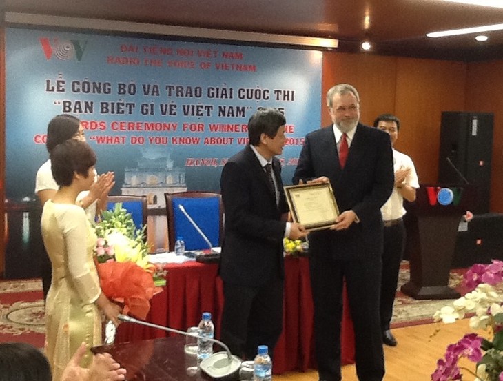 Prizes awarded for VOV’s contest “What do you know about Vietnam?”  - ảnh 3